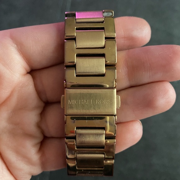 Authentic Michael Kors Rose Gold Watch - Picture 5 of 6
